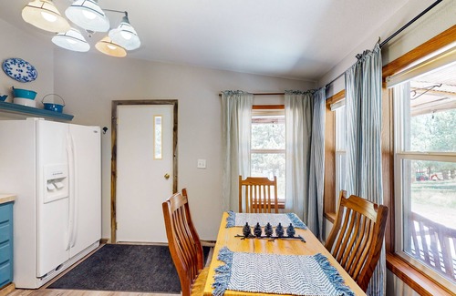 Guffey House | Charming house w/mountain & valley views, W/D, fenced in backyard