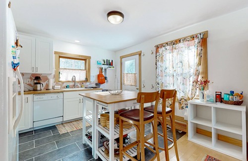 Grafton House | Charming house w/peaceful yard, close to village & recreation, kitchen, w/d
