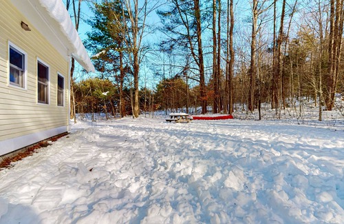 Grafton House | Charming house w/peaceful yard, close to village & recreation, kitchen, w/d