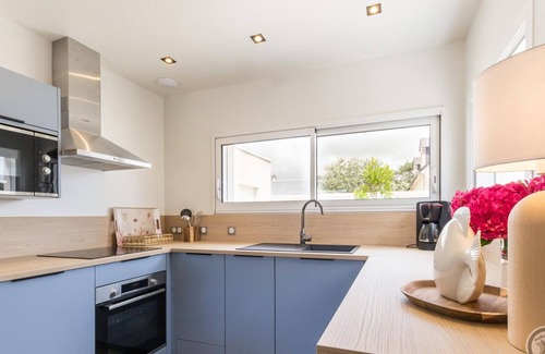 Portbail Cottage | Charming house with garden, close to beach, pets allowed, internet, parking