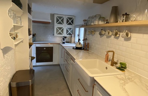 Riou - Petit Juas - Av de Grasse House | Charming house with garden and pool