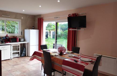 Leon House | Charming house with garden and terrace