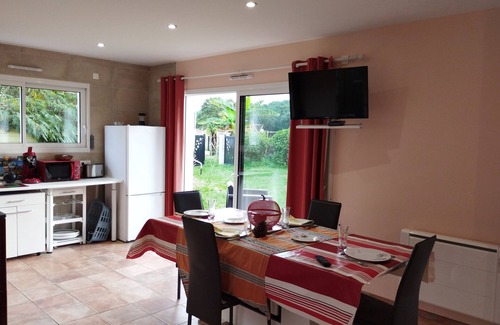 Leon House | Charming house with garden and terrace