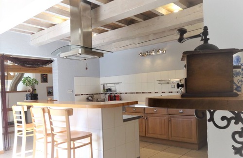 Venejan House | Charming house with pool area + outdoor kitchen