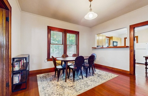 Buda House | Charming house with porch, full kitchen, located in the historic downtown Buda