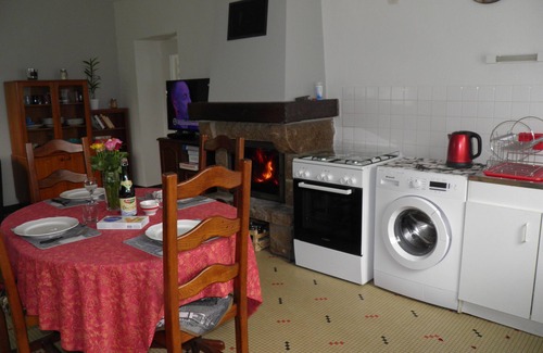 Bazouges-la-Perouse House | Charming independent country cottage with large space
