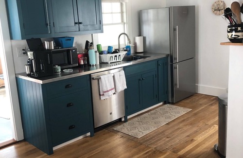 Rockland Cottage | Charming In-Town Rockland Home