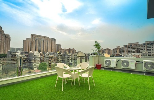 Gurugram Apartment | Charming Indo-Korean Suite w/Gym & Home Comforts