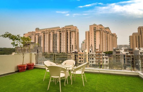 Gurugram Apartment | Charming Indo-Korean Suite w/Gym & Home Comforts