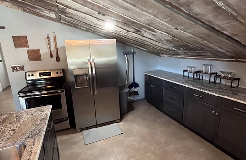 Ochlocknee Apartment | Charming Industrial Barndominium Retreat 78 Acres of Southern Serenity
