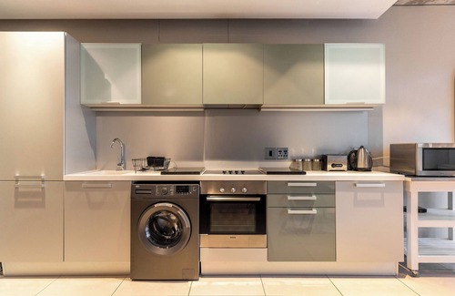 Flora Park Apartment | Charming Industrial-Chic Apartment with Views