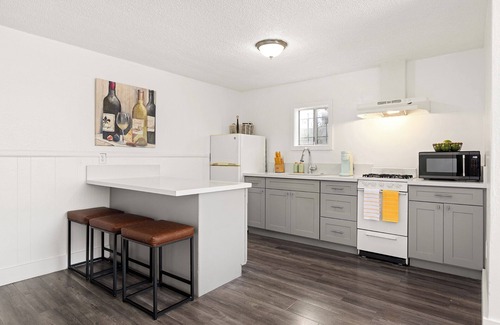 Inglewood House | Charming Inglewood 1-BR Bungalow w/Washer & Dryer
