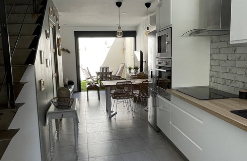 Aigues-Mortes House | Charming inner-city haven of peace.
