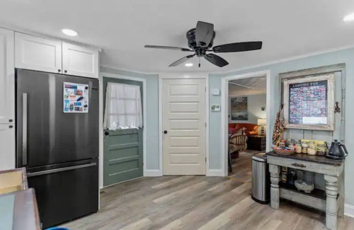 Tranquil Harbour House | Charming Island Bungalow