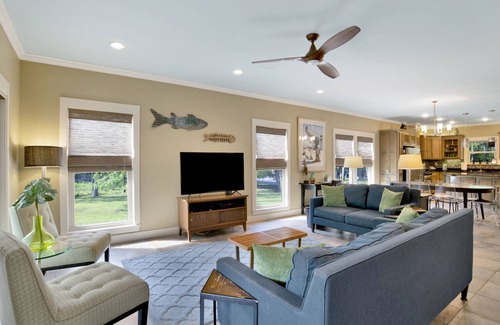 Dauphin Island House | Charming Island House - PRIVATE HEATED POOL! Great for birding!