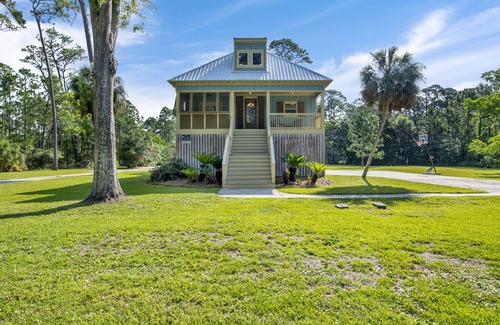 Dauphin Island House | Charming Island House - PRIVATE HEATED POOL! Great for birding!