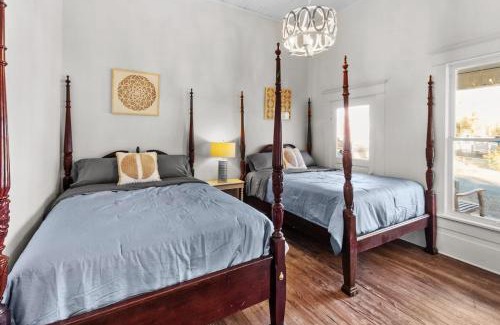 Mooringsport House | Charming Ivy Street House
