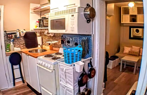 Norris Square Apartment | Charming Jawn in fabulous Fishtown with W/D, AC, Private Patio, and fast WiFi