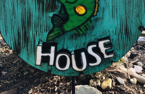 Henderson House | Charming Kerr Lake Cabin