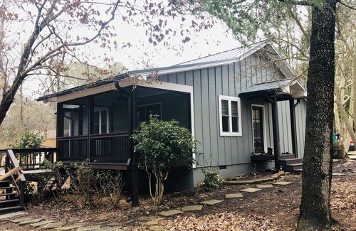Henderson House | Charming Kerr Lake Cabin