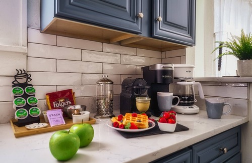 Wesley Heights House | Charming Kid-Friendly Home! Walk to Uptown CLT!