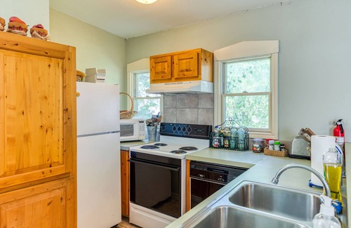 Arsenal Apartment | Charming King William Studio | River Walk | Pearl