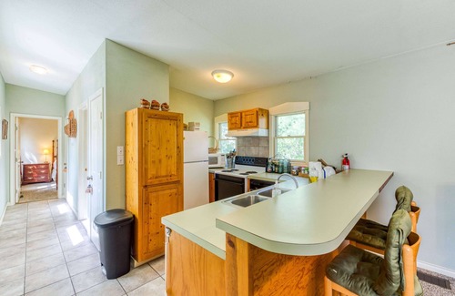 Arsenal Apartment | Charming King William Studio | River Walk | Pearl
