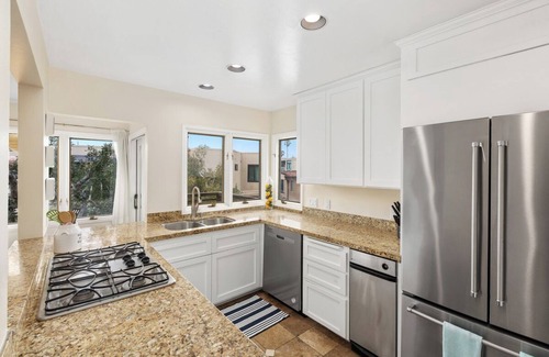Village of La Jolla Condo | Charming La Jolla Village Getaway - Steps to Beach