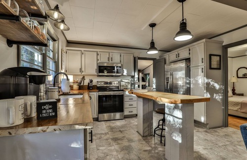 Morganton Cabin | Charming Lake Blue Ridge Cottage -Completely modernized & updated w private dock