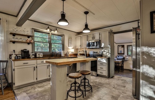 Morganton Cabin | Charming Lake Blue Ridge Cottage -Completely modernized & updated w private dock