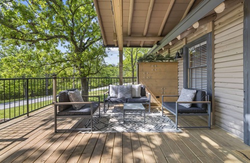 Indian Point Cabin | Charming Lake Cabin on Table Rock Lake – Free Golf Cart, Silver Dollar City