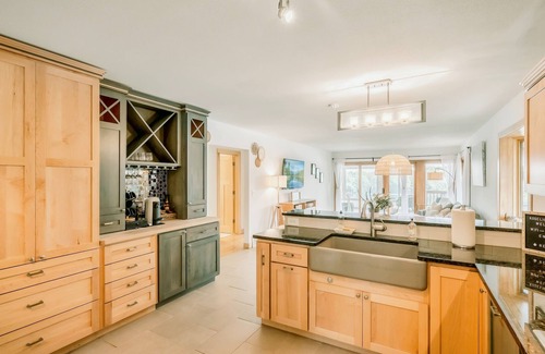 Plymouth Cottage | Charming Lake Cottage Near Minneapolis - Koselig Cottage on Medicine Lake