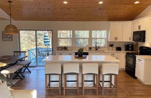 Fair Play Cabin | Charming Lake Front 3-bedroom cabin in Fair Play with Hot Tub & Private Dock