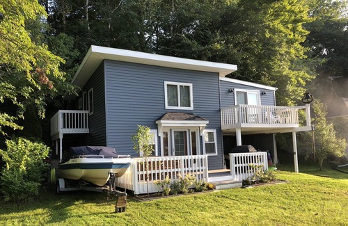 Lapeer House | Charming Lake House on Private Bronson Lake