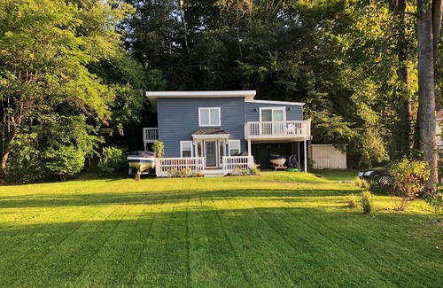 Lapeer House | Charming Lake House on Private Bronson Lake