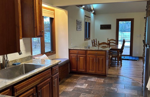 Wild Rose House | Charming Lake House!