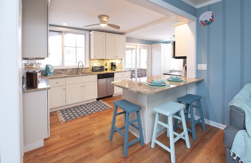 Stevensville House | Charming Lake Michigan Cottage in Stevensville near Grand Mere State Park