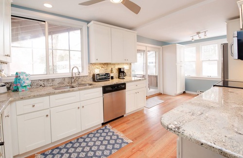 Stevensville House | Charming Lake Michigan Cottage in Stevensville near Grand Mere State Park