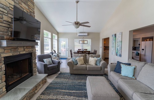 Rocky Mount House | Charming Lake of the Ozarks Cabin, 3BR + Loft, Dock & Fun for All! Sleeps 10