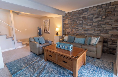 Rocky Mount House | Charming Lake of the Ozarks Cabin, 3BR + Loft, Dock & Fun for All! Sleeps 10