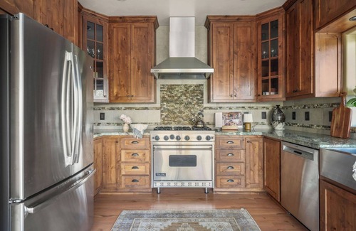 Cedar Glen House | Charming Lake Retreat - Spectacular Lake Views In Coveted Palisades Neighborhood