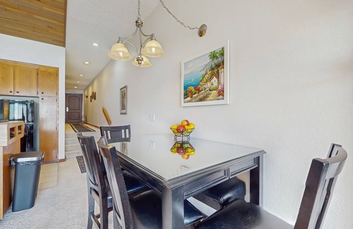 Chelan Condo | Charming Lakefront Condo with a Shared Pool and Hot Tub, Dock, and Free WiFi