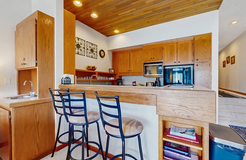 Chelan Condo | Charming Lakefront Condo with a Shared Pool and Hot Tub, Dock, and Free WiFi