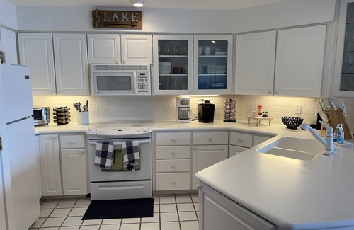 North Shore Condo | Charming Lakefront Condo at Bernard's Landing, only steps from the shore!