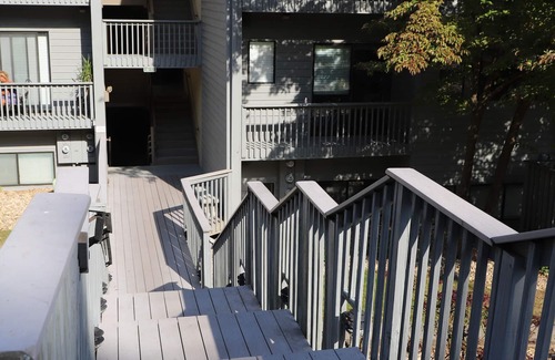 North Shore Condo | Charming Lakefront Condo at Bernard's Landing, only steps from the shore!