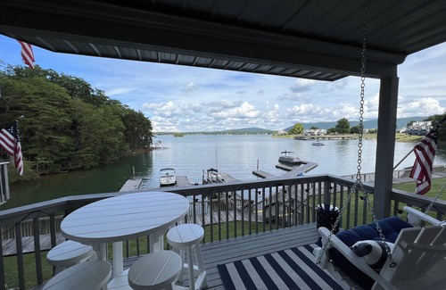 North Shore Condo | Charming Lakefront Condo at Bernard's Landing, only steps from the shore!