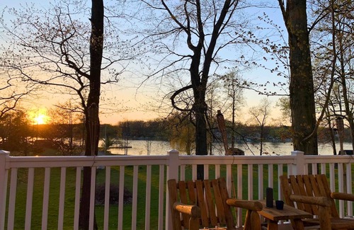 Vandalia Cottage | Charming Lakefront Cottage