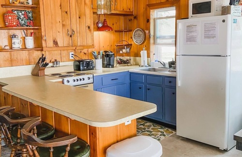 Higgins Lake Cottage | Charming Lakefront Higgins Lake Cottage.