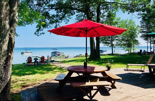 Higgins Lake Cottage | Charming Lakefront Higgins Lake Cottage.