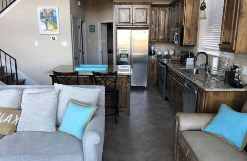 Spicewood House | Charming lakefront home perfect for a weekend getaway
